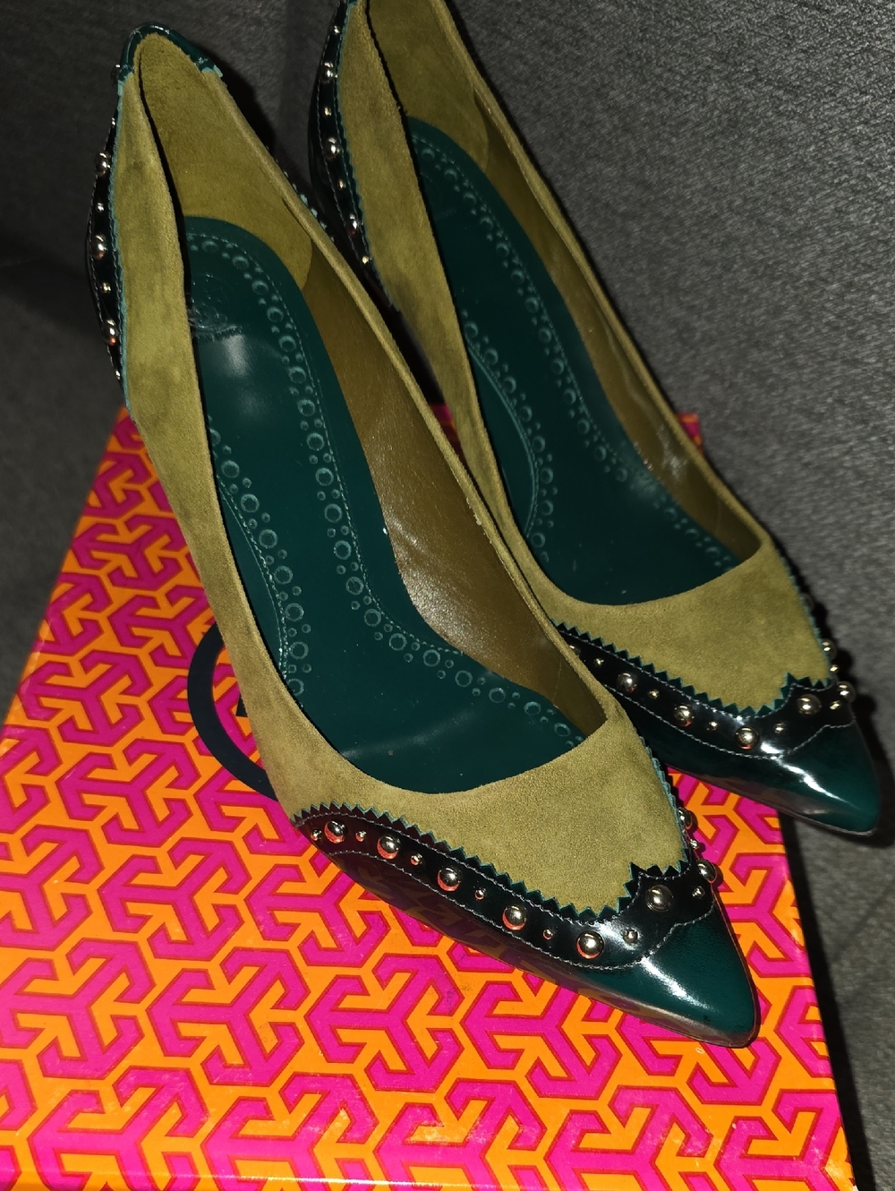 NEW Tory Burch New Malachite  Olive Suede and Patent Pointed Pumps with Studs